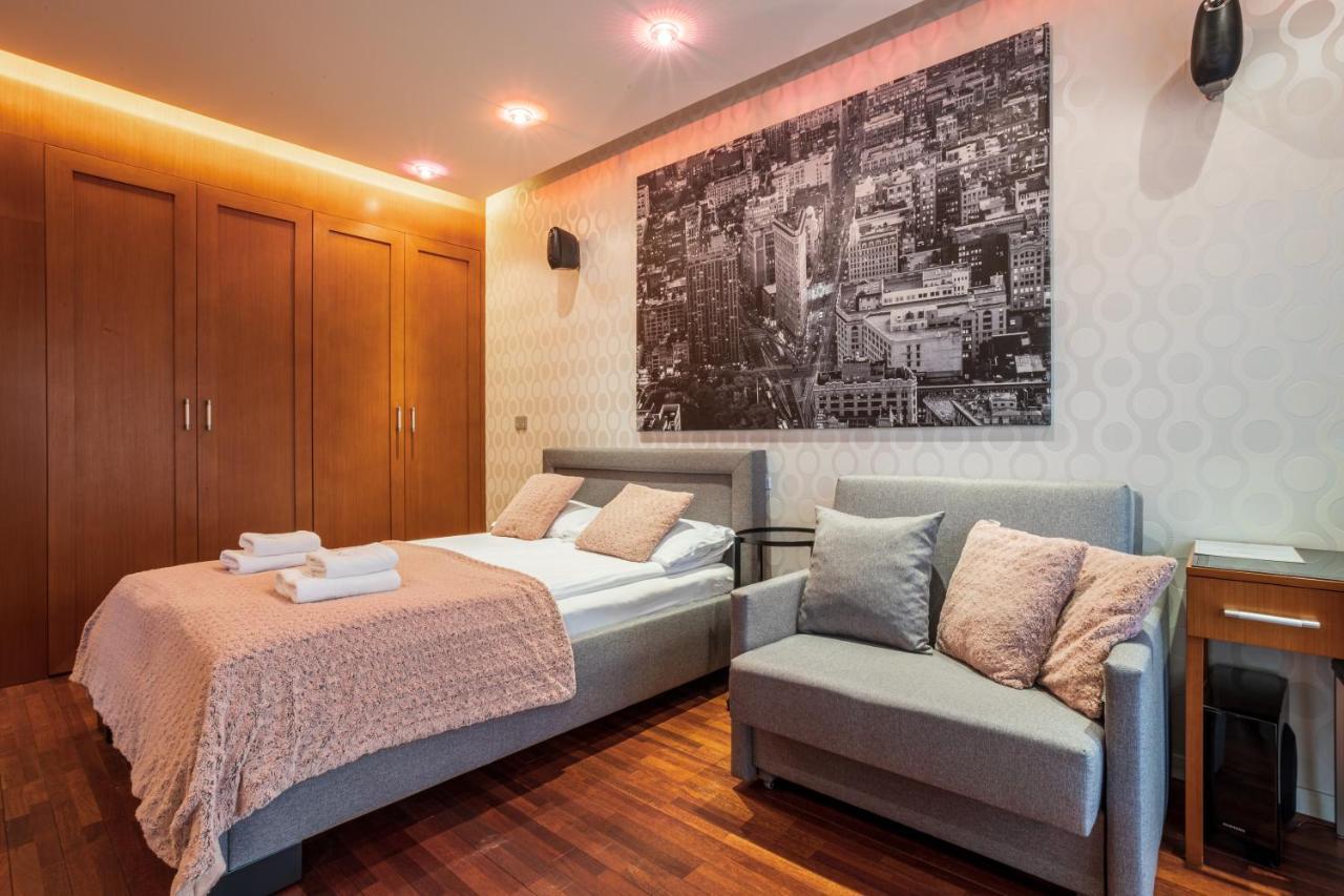 Broadway - Neptun Park By Oneapartments Gdansk Bagian luar foto