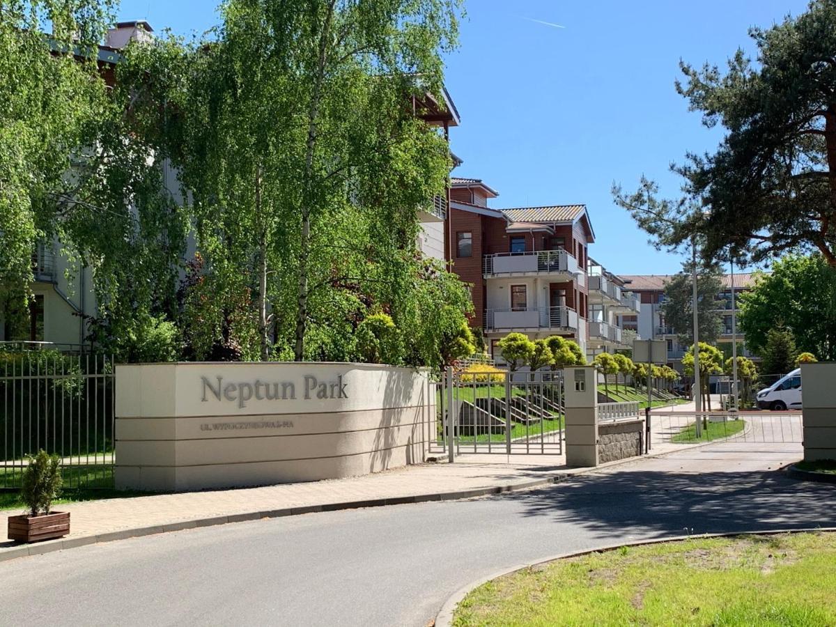Broadway - Neptun Park By Oneapartments Gdansk Bagian luar foto